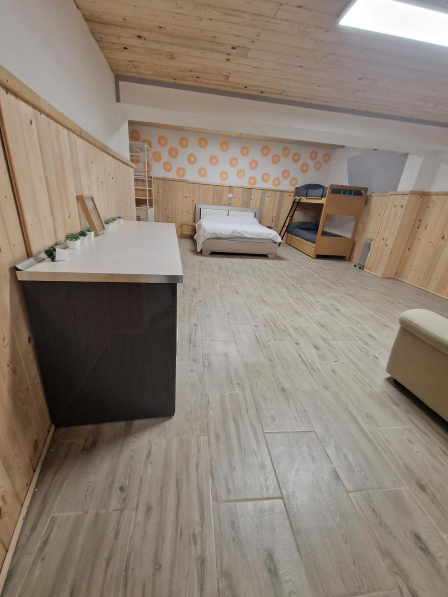 Underground Home Vicino Metropolitana Comasina Cormano Exterior photo