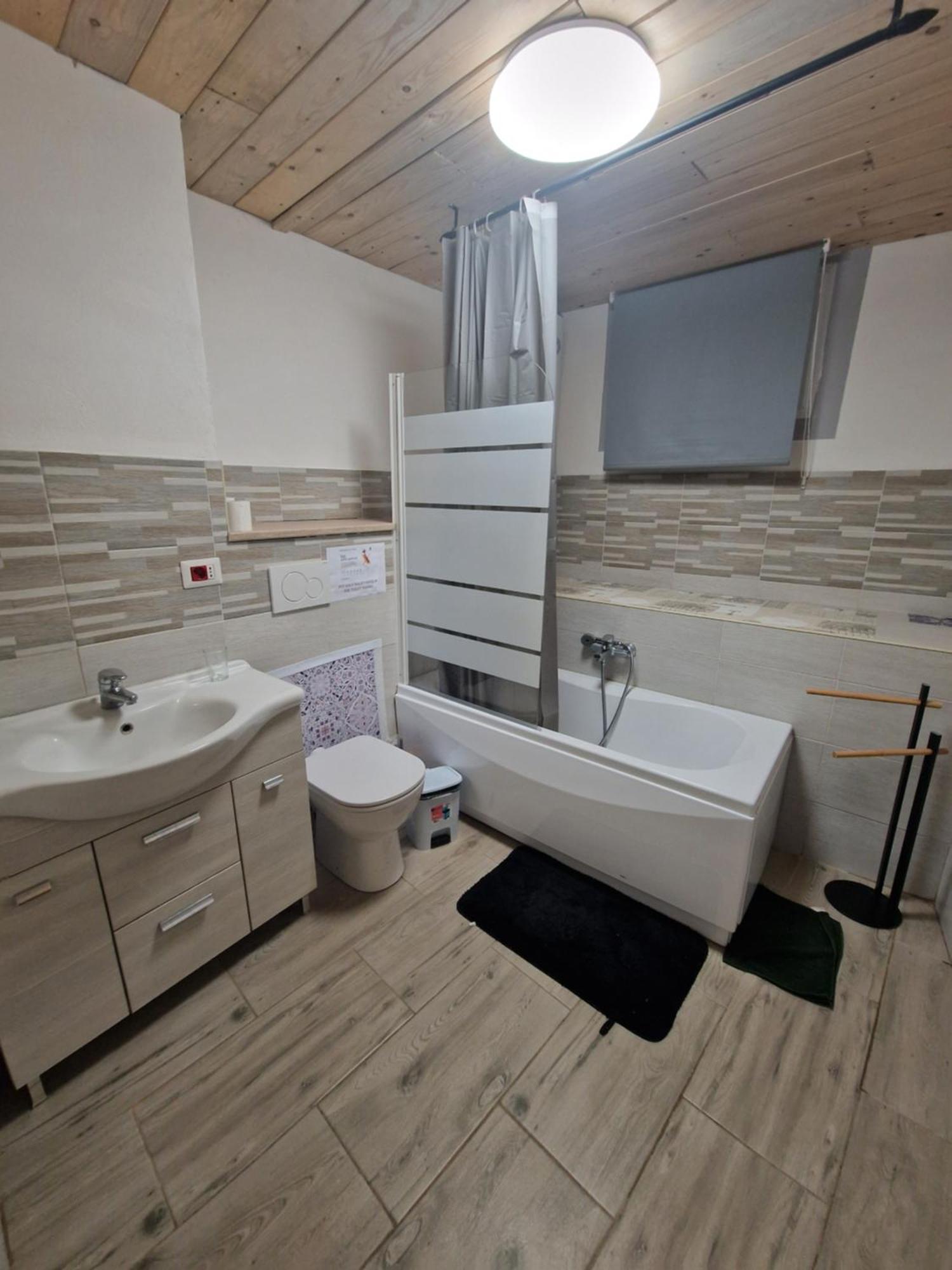 Underground Home Vicino Metropolitana Comasina Cormano Exterior photo